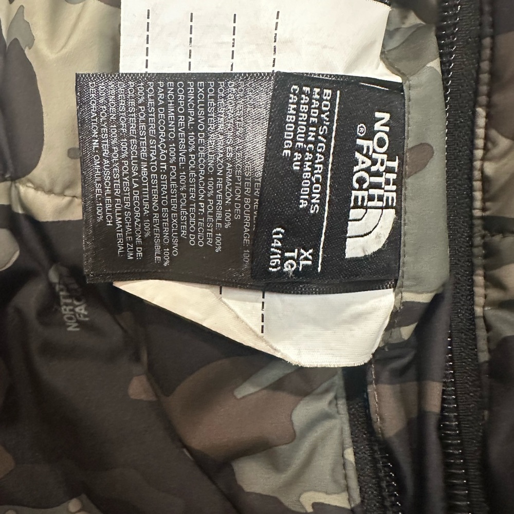 The North Face Kids size 14/16 reversible Mount Chimbo Jacket - Picture 3 of 6
